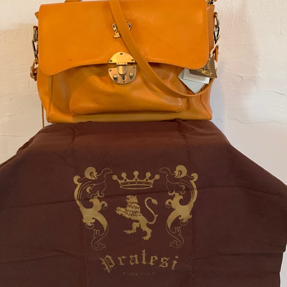 Monteloro Pratesi Firenze Leather Handbag style # B480 . includes key dust bag.